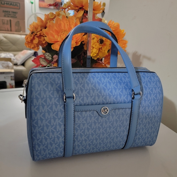 NWT Micheal Kors Travel Medium Duffle Satchel - Picture 1 of 7